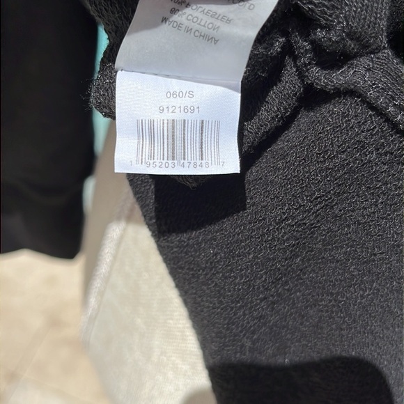 VINCE CAMUTO Women's Black Long Sleeve Cold Shoulder Top - Size S - Picture 10 of 14